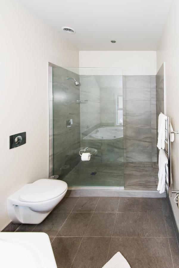 Lakeside Luxury With Spa Queenstown Exterior foto